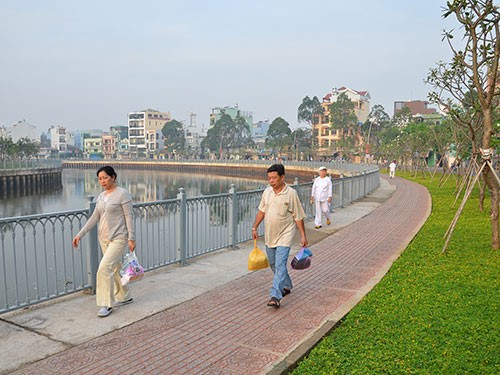 Канал Ньеулок-Тхинге – спокойный уголок посреди бурно развивающегося города - ảnh 3